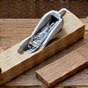 Icône représentant des outils de menuiserie traditionnels